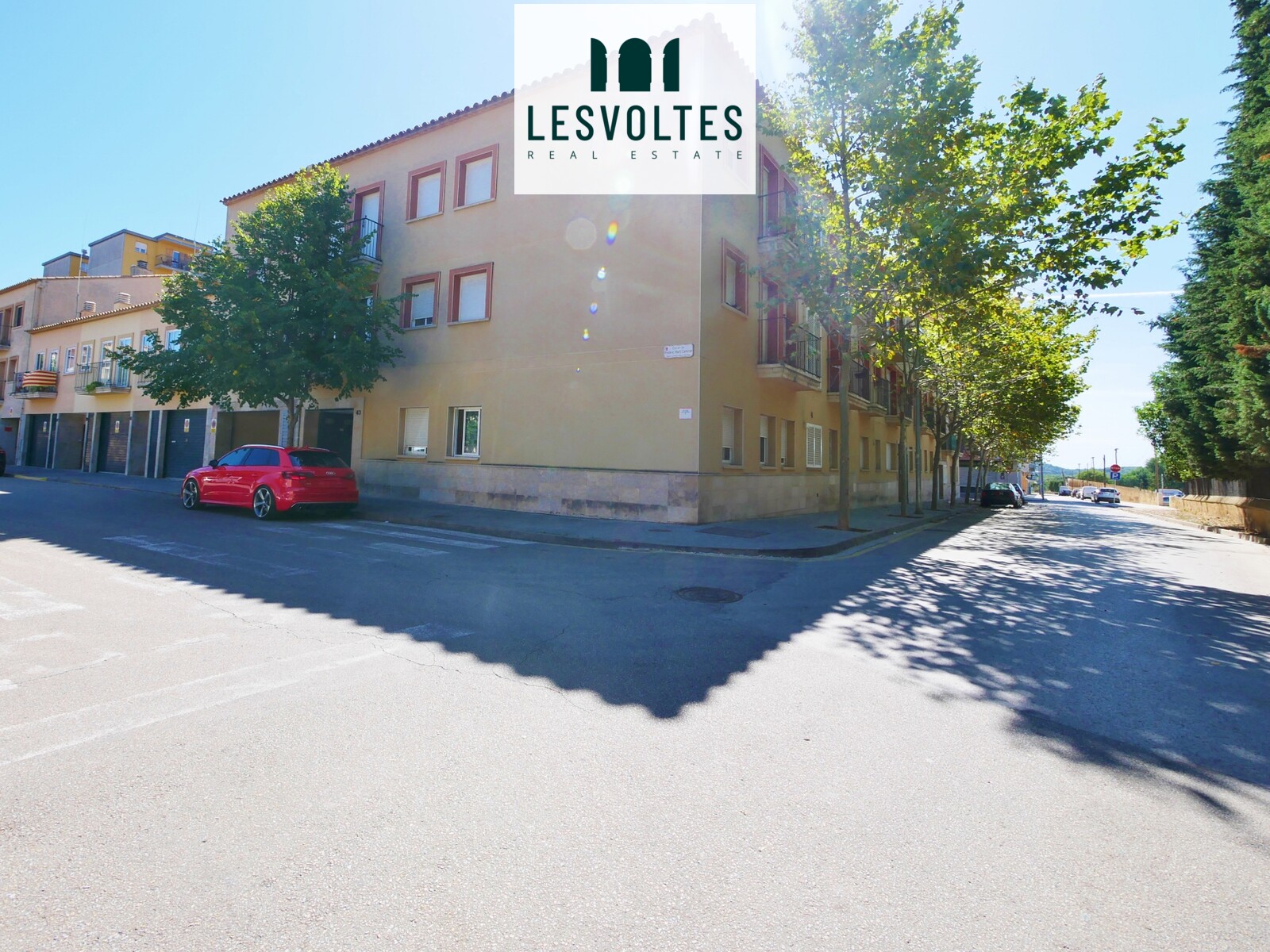 Ground floor with large terrace of 30m2 for sale in Palafrugell. Located in a well-connected area.