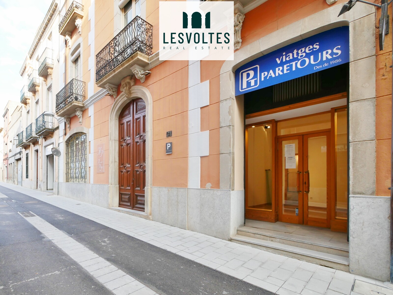 Fully open commercial premises for rent in the center of Palafrugell.