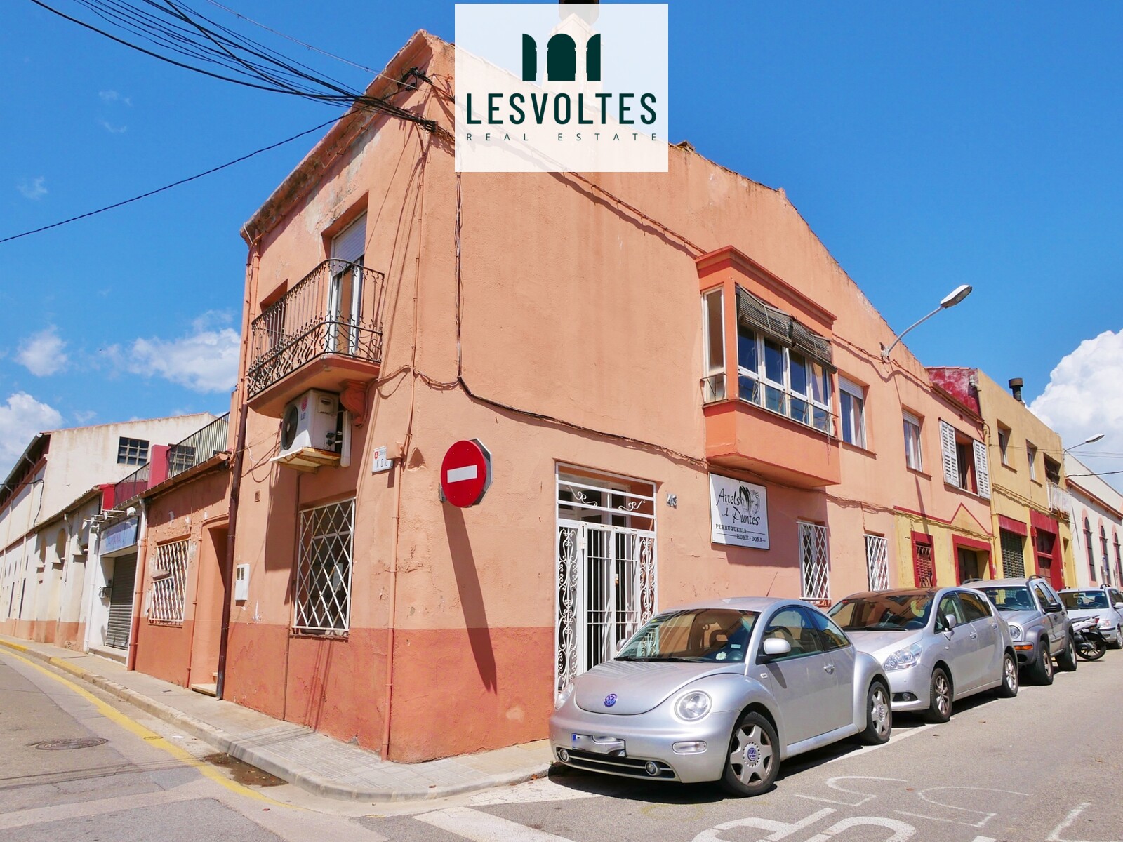 LARGE CORNER PROPERTY FOR SALE IN THE CENTER OF PALAFRUGELL WITH MANY POSSIBILITIES.