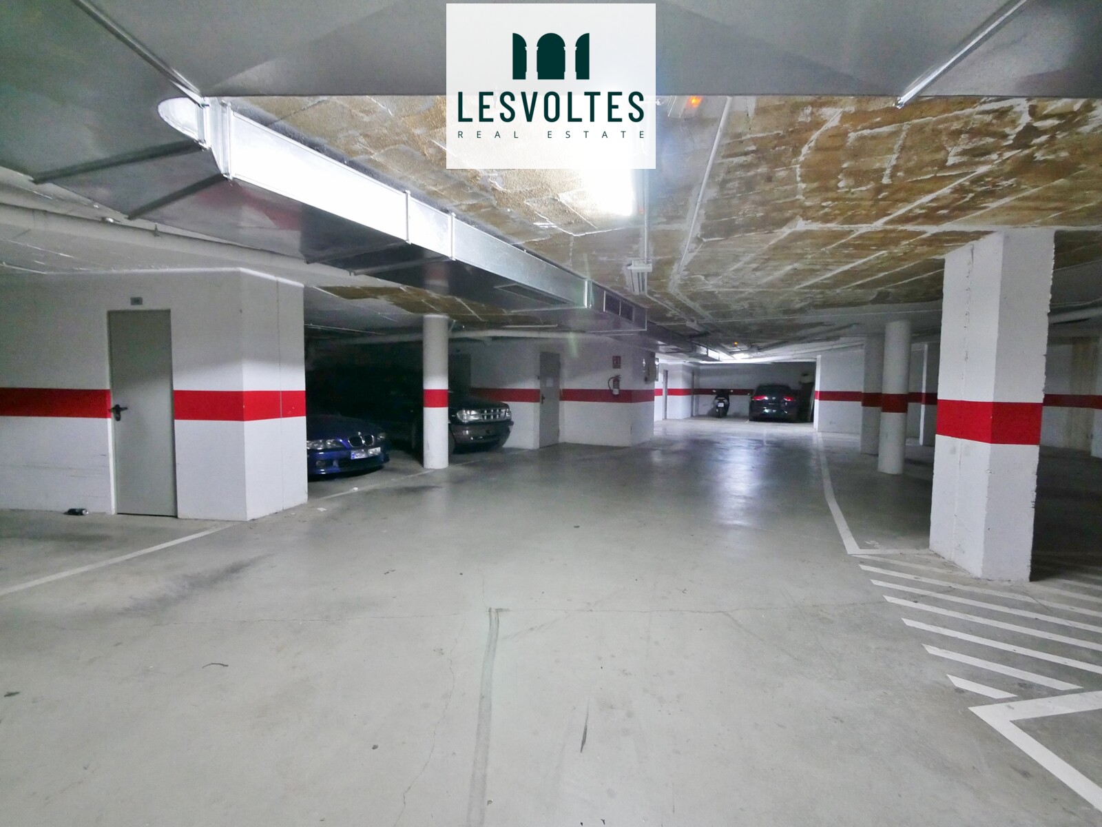 PARKING SPACES AND STORAGE ROOM FOR SALE IN FORALLAC.