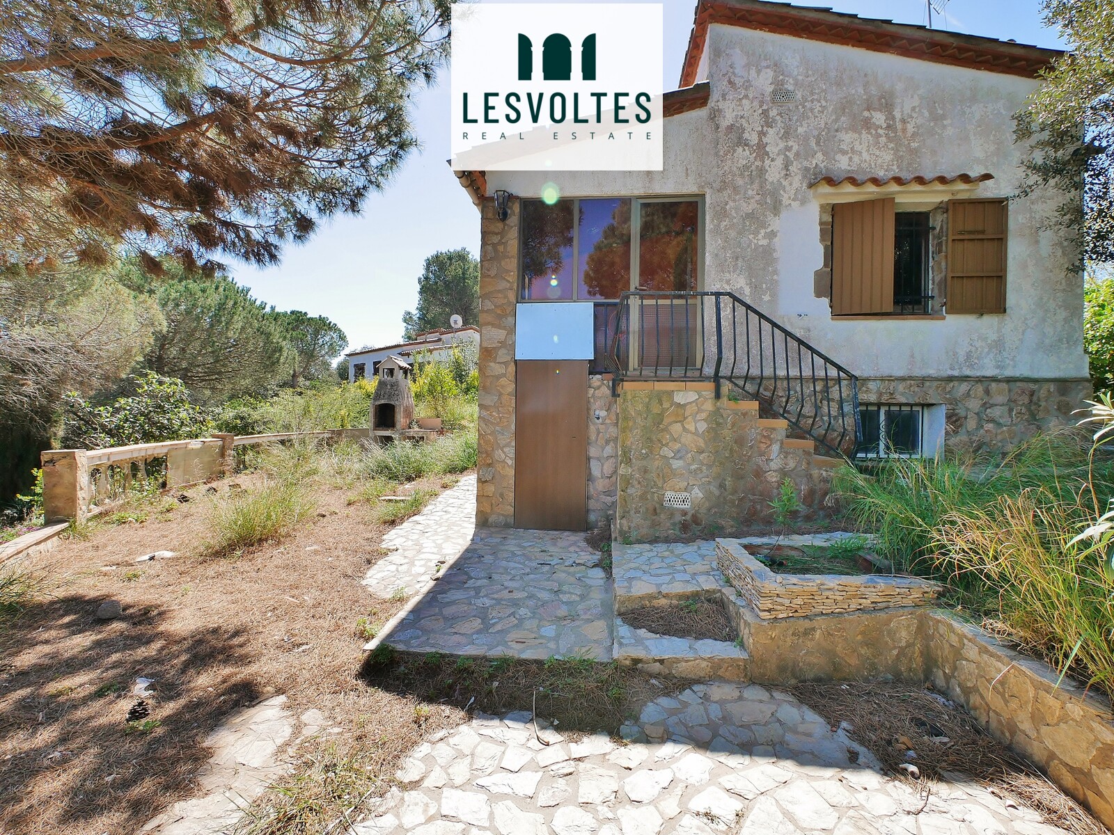 SINGLE FAMILY HOUSE OF 182M2 ON A PLOT OF 842m2 TO RENOVATE INTERIOR IN RESIDENCIAL BEGUR