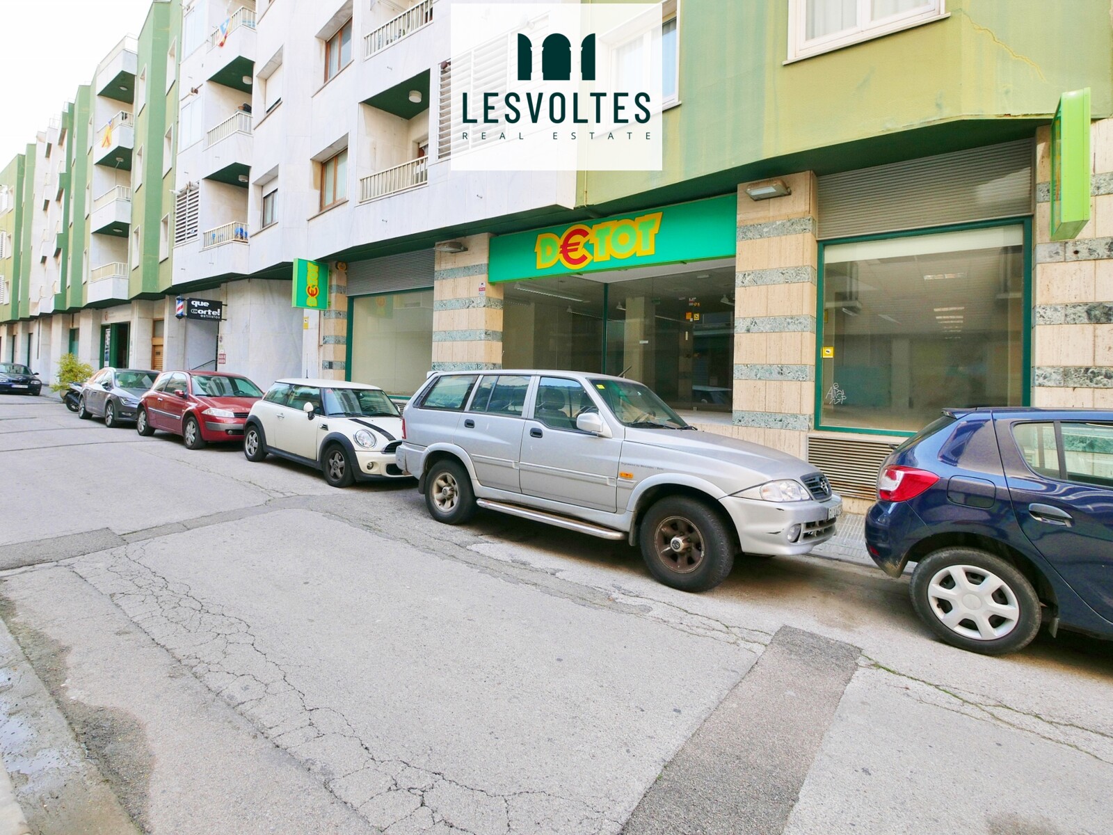 COMMERCIAL PREMISES 383 M2 WITH LARGE SHOWCASE FOR SALE OR RENT IN PALAMÓS. DOWNTOWN AREA.