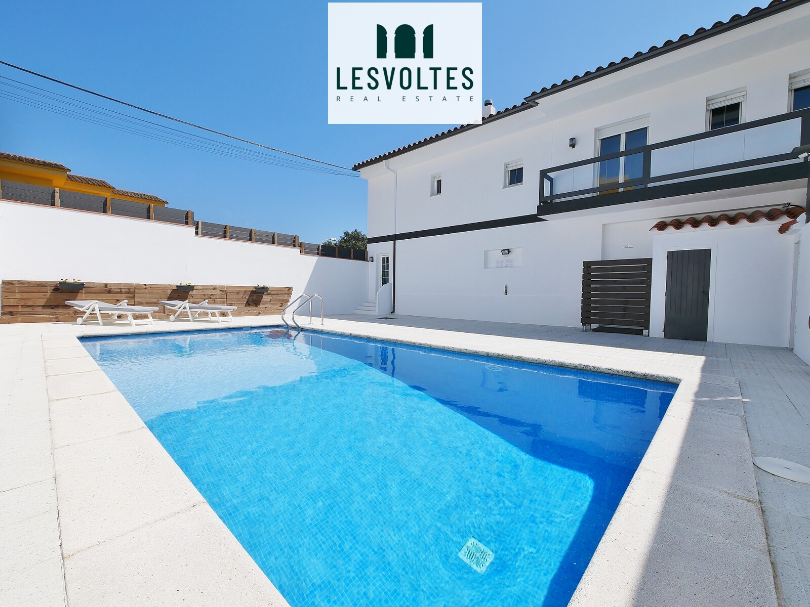 IMPECCABLE HOUSE WITH POOL FULLY FURNISHED AND EQUIPPED FOR RENT IN MON-TRAS.