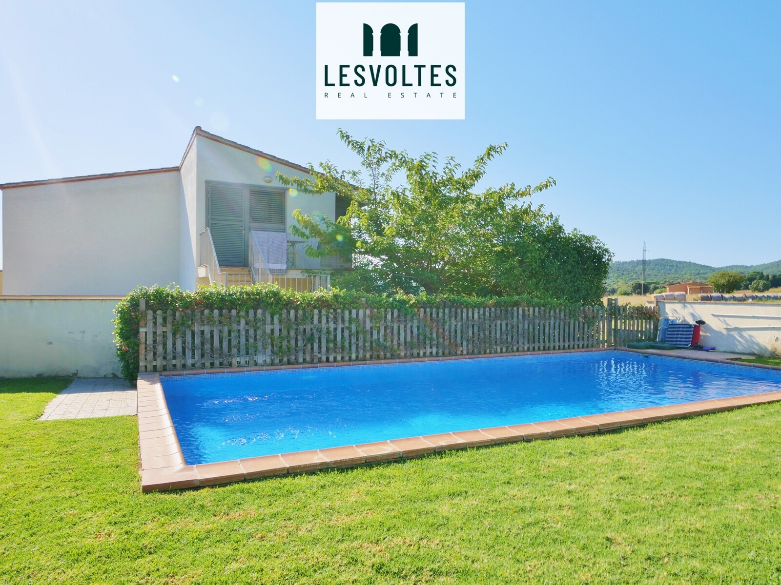 MAGNIFICENT APARTMENT WITH PRIVATE GARDEN AND EXCEPTIONAL VIEWS FOR SALE IN LLOFRIU WITH POOL AND GARDEN.