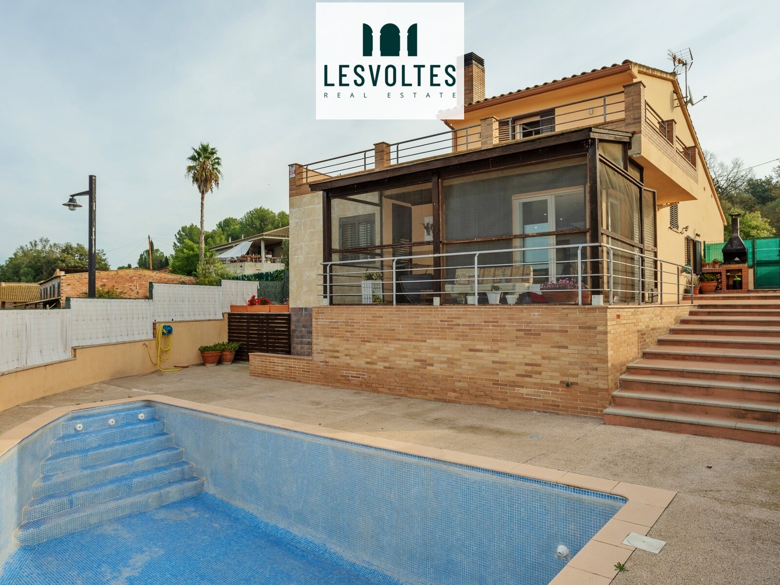 NEWLY CONSTRUCTED SINGLE-FAMILY HOUSE WITH MAGNIFICENT VIEWS AND OUTDOOR AREA WITH POOL FOR SALE JAFRE