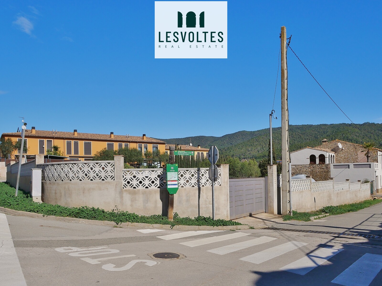 PLOT OF 1096 M² FOR SALE IN CALONGE, RESIDENTIAL AREA.