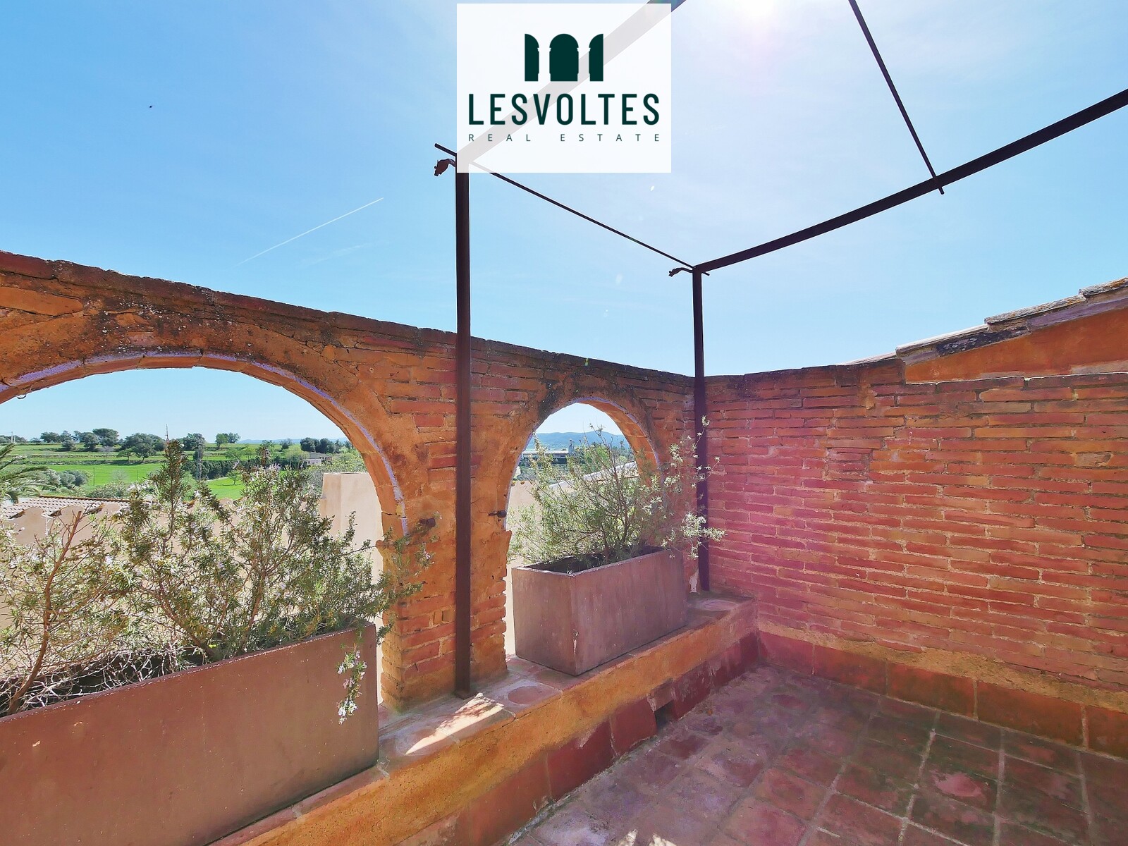 COZY CHARMING STONE HOUSE OF 140M2 FOR SALE IN SANT SADURNÍ DEL HEURA