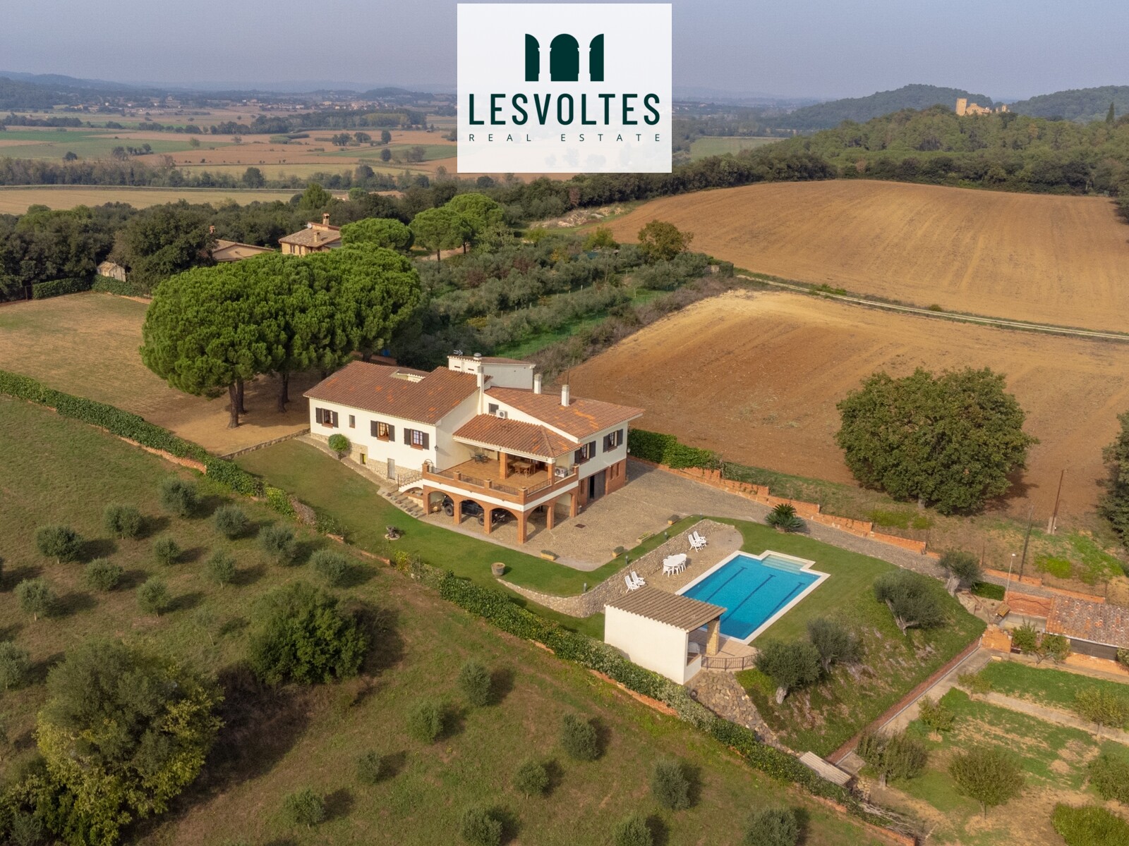 MAGNIFICENT PROPERTY WITH LARGE LAND OF 6,000M2 WITH PRIVACY AND VIEWS CLOSE TO LA BISBAL D'EMPORDÀ